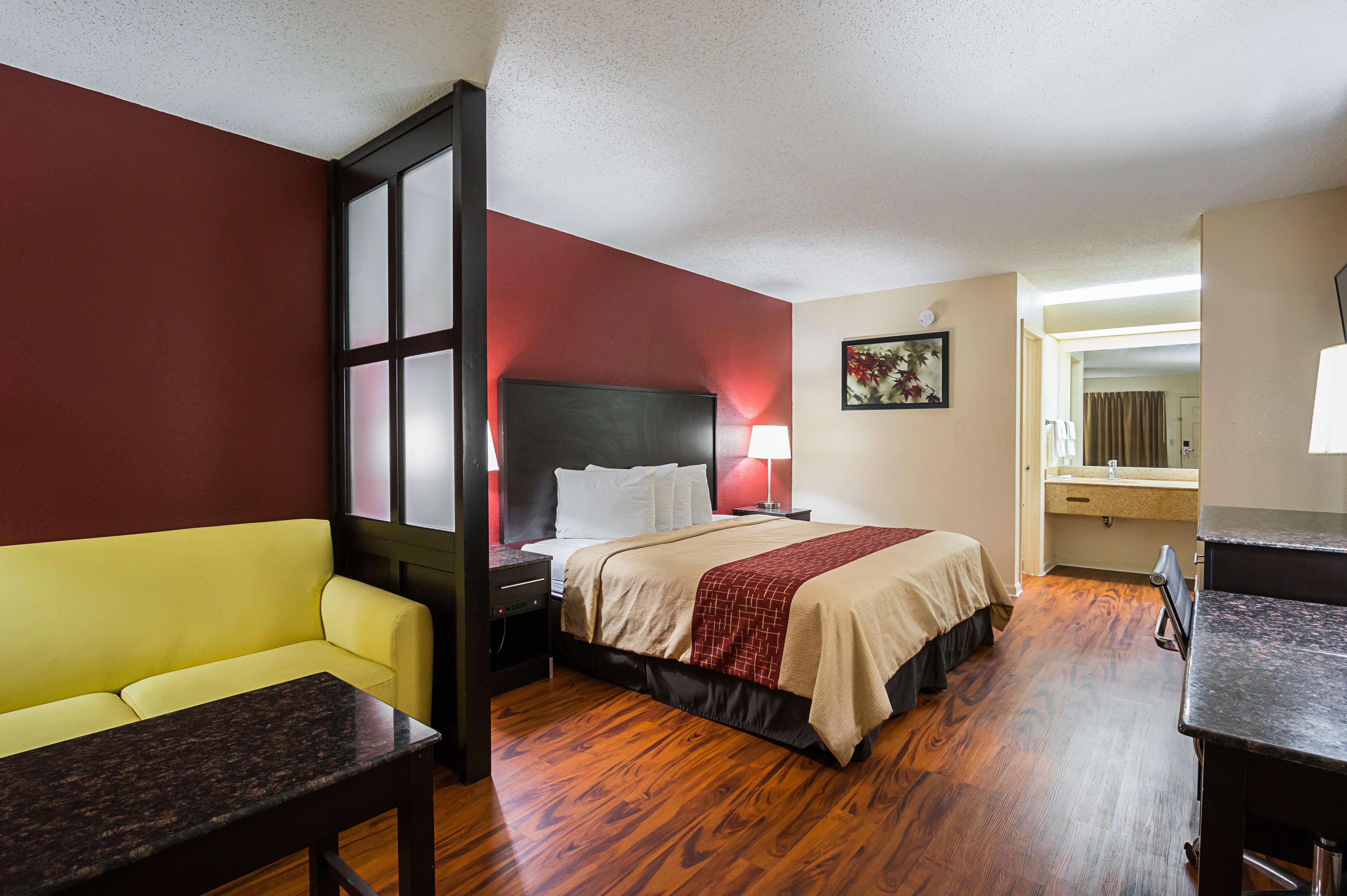 Red Roof Inn & Suites Scottsboro Exterior photo