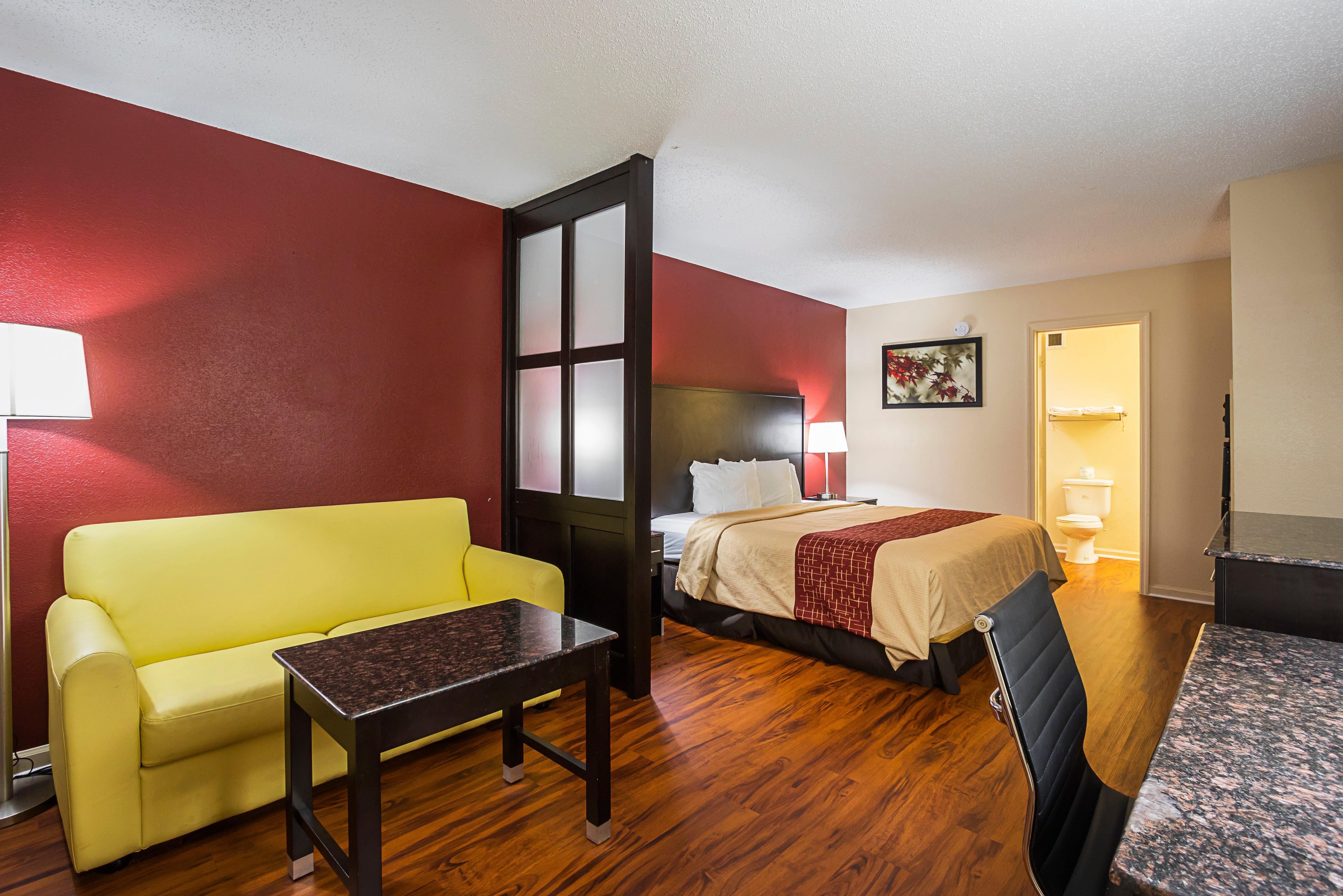 Red Roof Inn & Suites Scottsboro Exterior photo