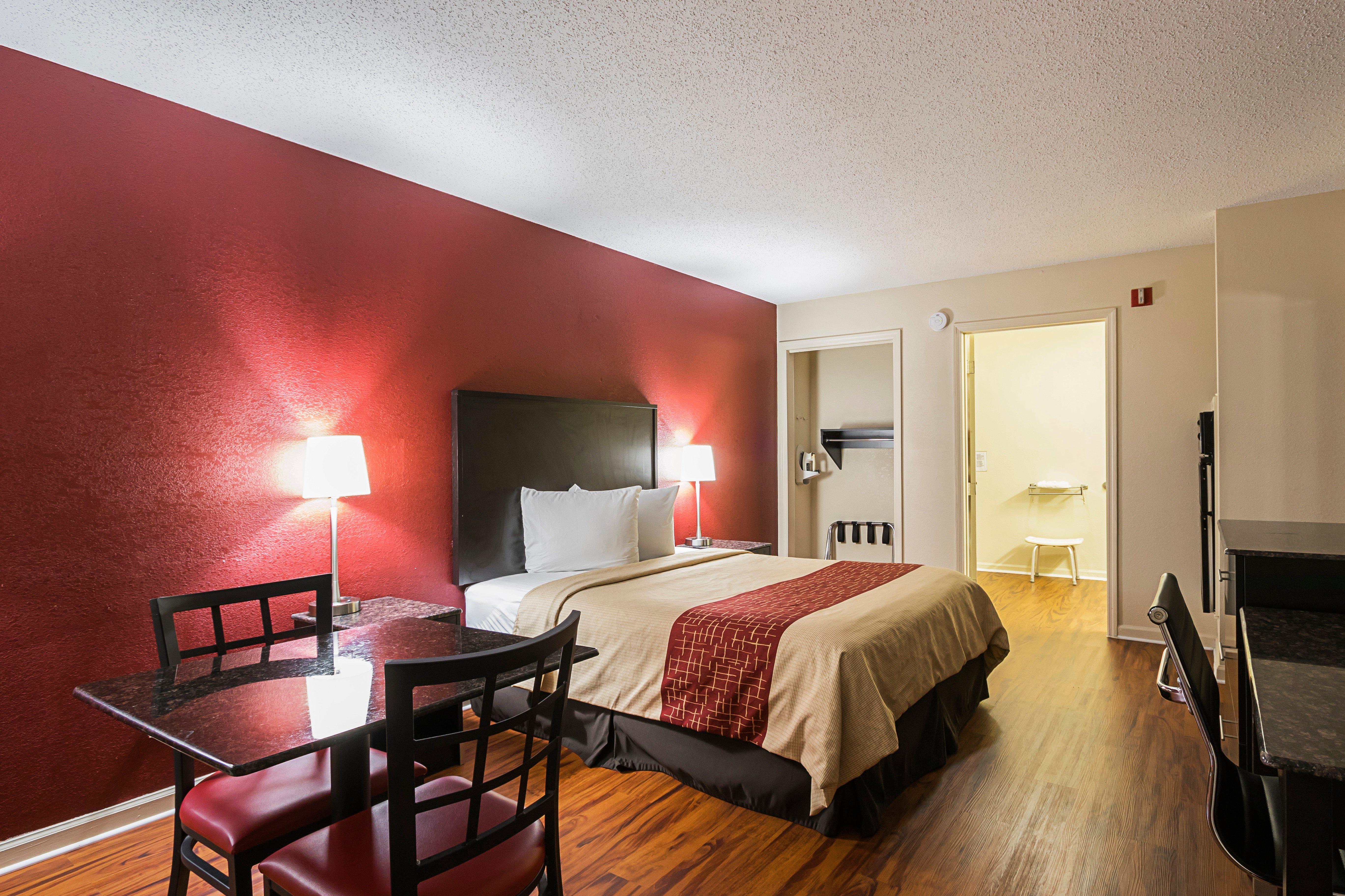 Red Roof Inn & Suites Scottsboro Exterior photo